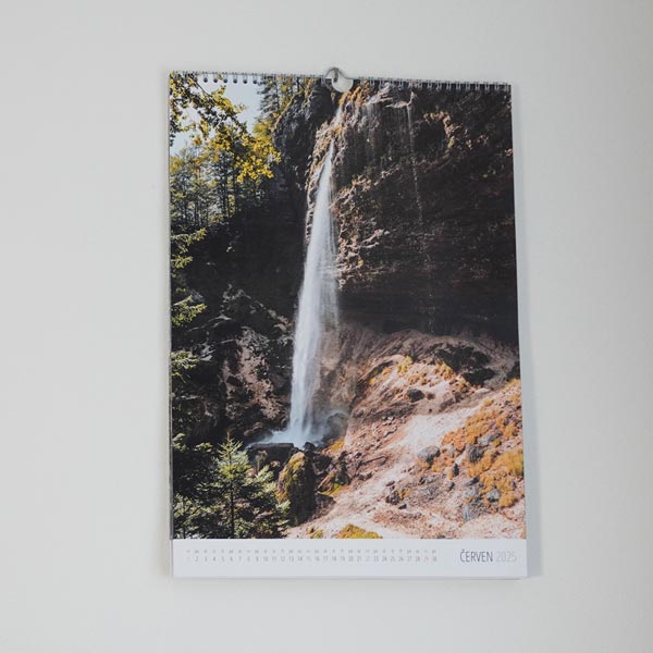 Měsíční nástěnný fotokalendář 2026