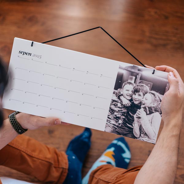 Moderní nástěnný fotokalendář 2026