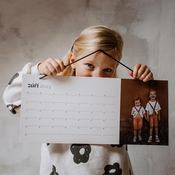 Moderní nástěnný fotokalendář 2026