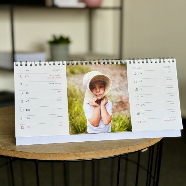 Stolní čtrnáctidenní fotokalendář 2026