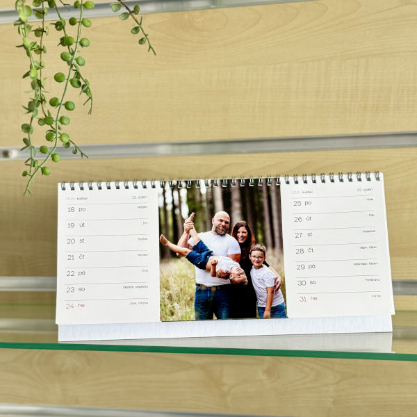 Stolní čtrnáctidenní fotokalendář 2026