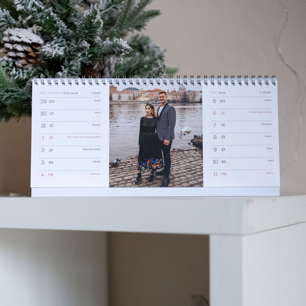 Stolní čtrnáctidenní fotokalendář 2026