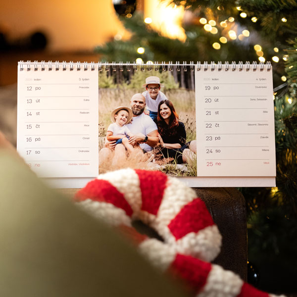 Stolní čtrnáctidenní fotokalendář 2026