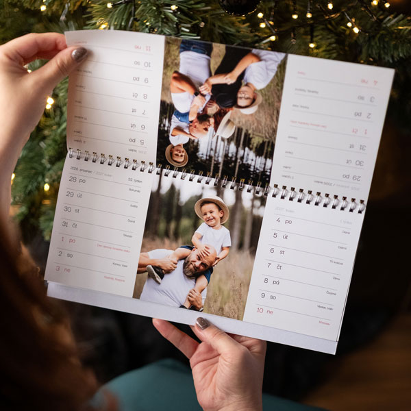 Stolní čtrnáctidenní fotokalendář 2026