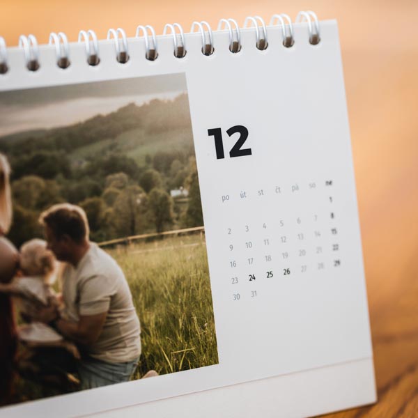 Stolní měsíční fotokalendář 2026