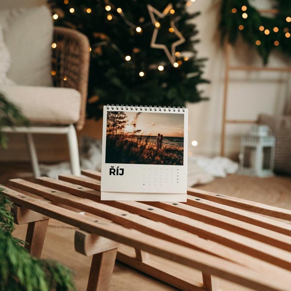Stolní měsíční fotokalendář 2026